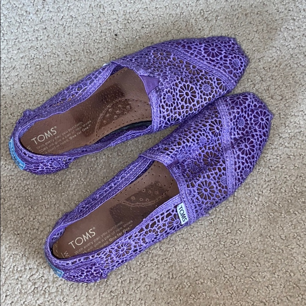 Purple lace TOMS